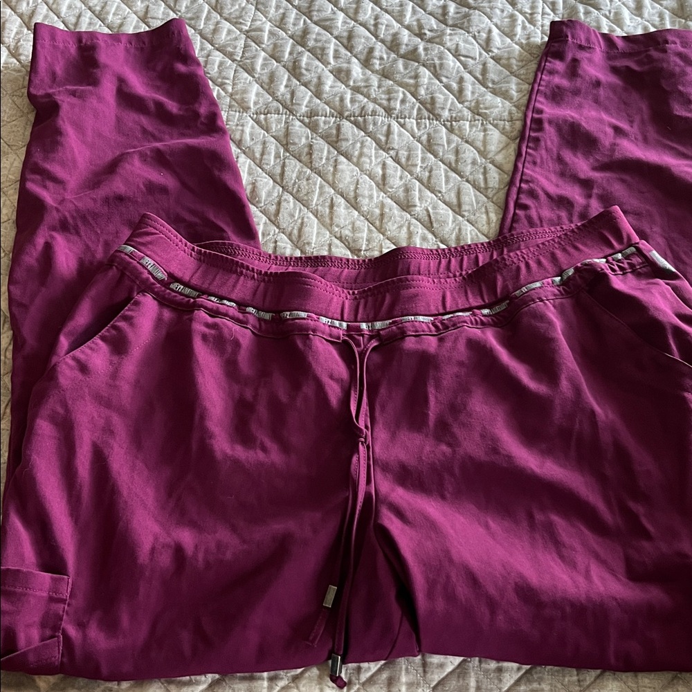 Greys Anatomy Scrub set! - Picture 4 of 6